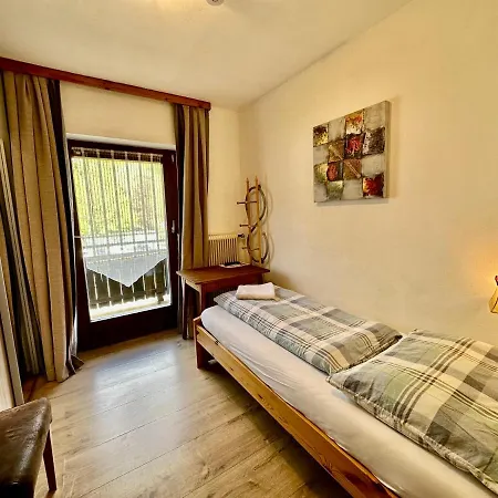 לינה וארוחת בוקר Haus Maria פוש אן דר גלוקנשטראסה