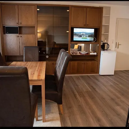 לינה וארוחת בוקר Haus Maria 3*